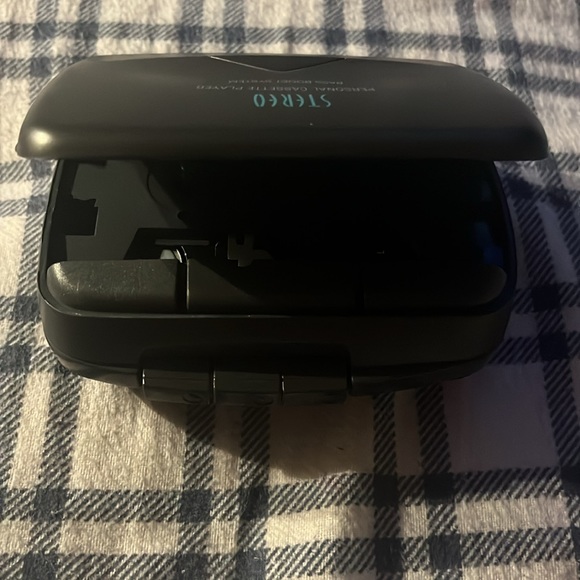 VINTAGE sound design stereo personal casette player - Picture 3 of 3